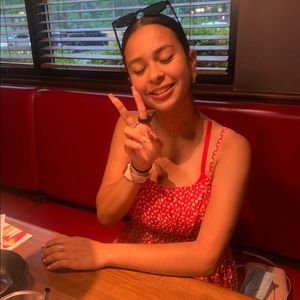 Meet your Posher, Laura